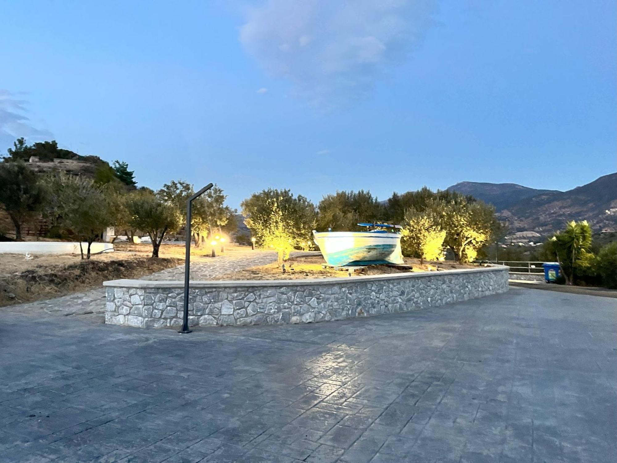 Hotel Defkalion Petra  Exterior photo